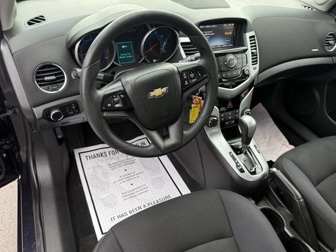 Used 2015 Chevrolet Cruze LT w/ Technology Package image 12