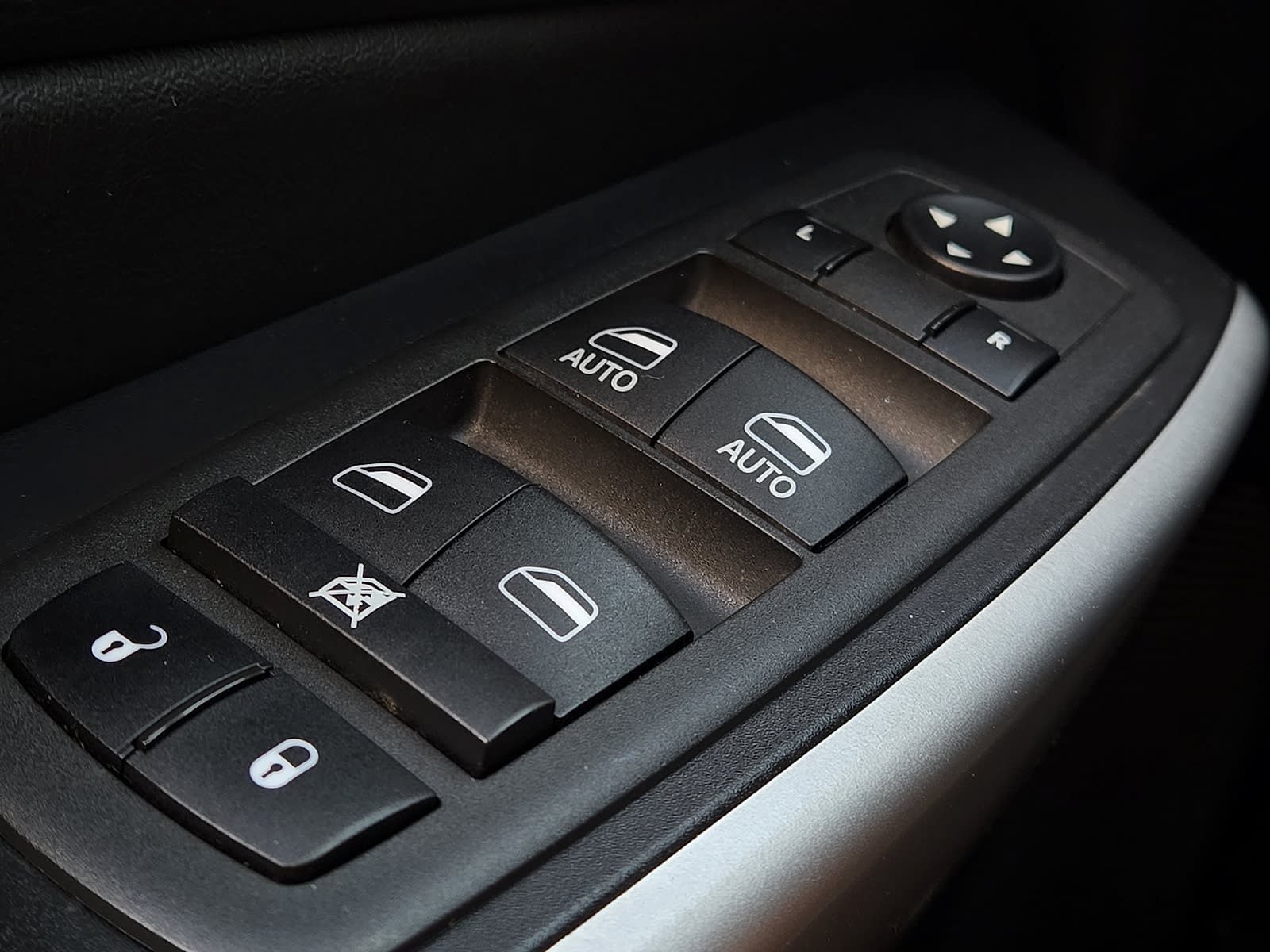 Used 2022 Jeep Cherokee Latitude w/ Trailer Tow Group AWD/4WD image 17