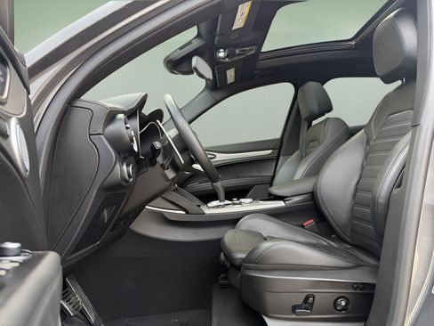 Used 2023 Alfa Romeo Stelvio Veloce image 18
