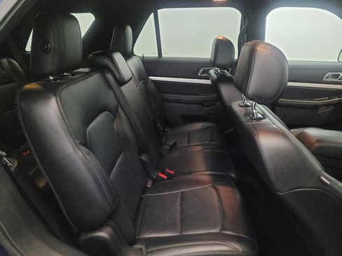 Used 2017 Ford Explorer XLT w/ Equipment Group 202A AWD/4WD image 19