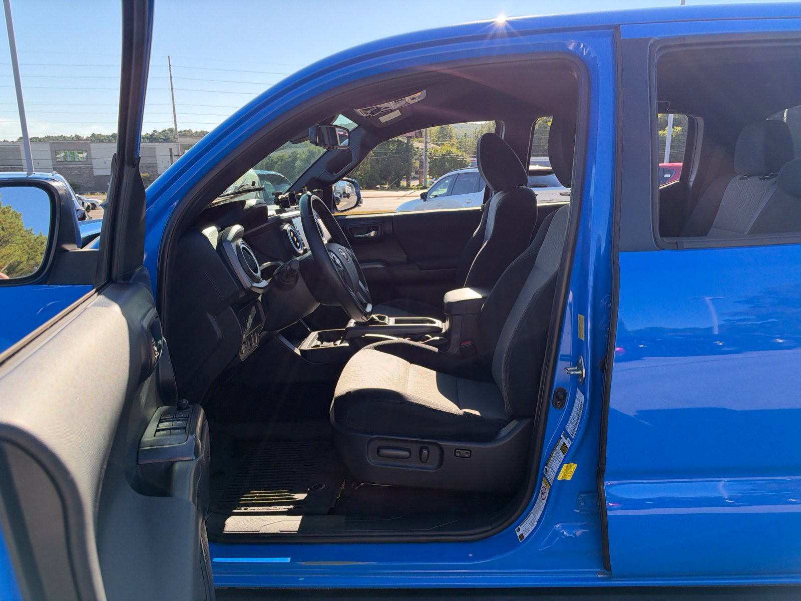 Used 2020 Toyota Tacoma TRD Off-Road AWD/4WD image 29