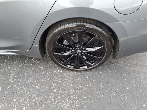 Used 2023 Nissan Maxima SR w/ Sport Mat Group image 6