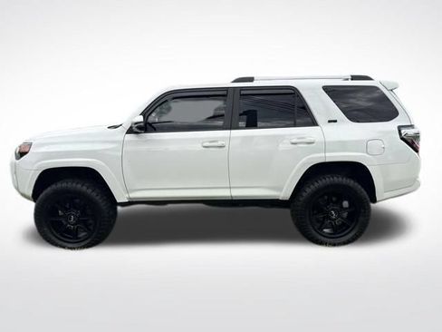 Used 2022 Toyota 4Runner SR5 Premium AWD/4WD image 4