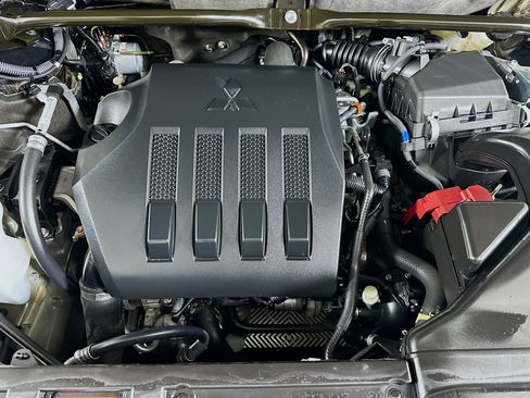 Used 2025 Mitsubishi Eclipse Cross SE image 32