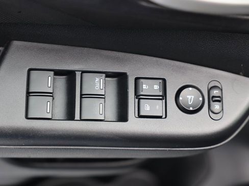 Used 2016 Honda CR-V SE image 11