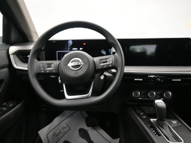 Used 2025 Nissan Kicks SV AWD/4WD image 24