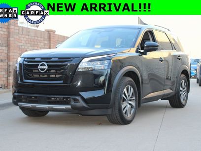 Used 2024 Nissan Pathfinder SL w/ Black Appearance Package