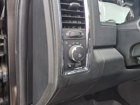 Used 2018 RAM 2500 Laramie w/ Convenience Group image 17