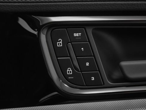 Certified 2025 Porsche Panamera 4 image 19