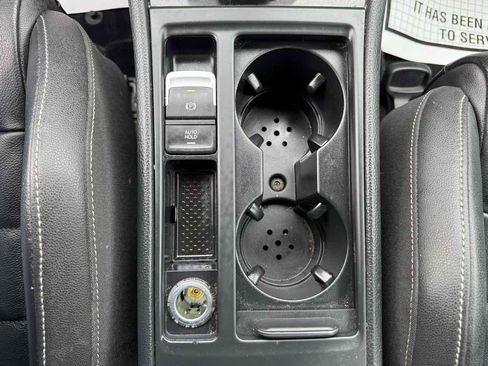 Used 2017 Volkswagen Golf R 4-Door image 19