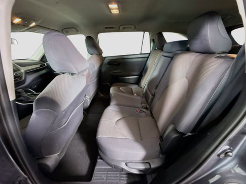 Used 2020 Toyota Highlander LE image 25