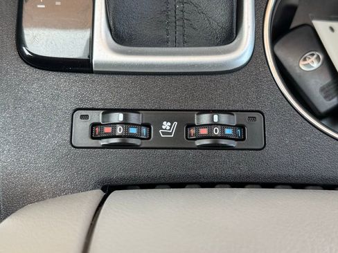 Used 2016 Toyota Highlander Limited Platinum AWD/4WD image 30