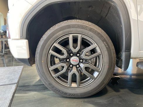 Used 2021 GMC Sierra 1500 AT4 w/ AT4 Value Package AWD/4WD image 12