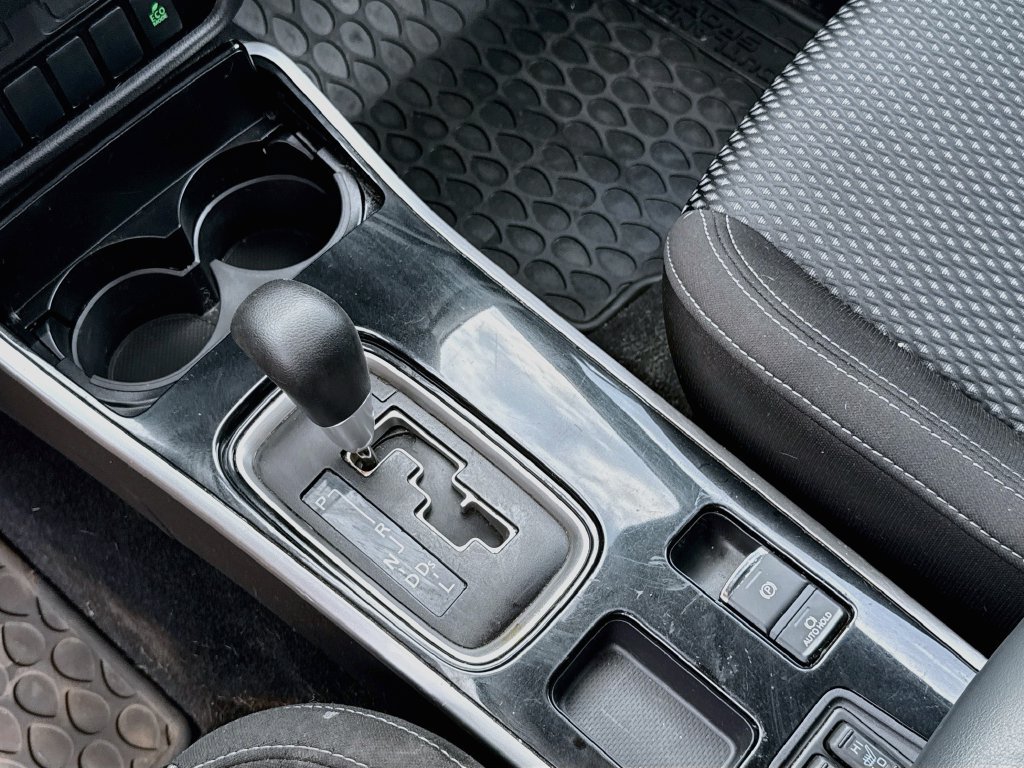 Used 2020 Mitsubishi Outlander ES FWD image 17