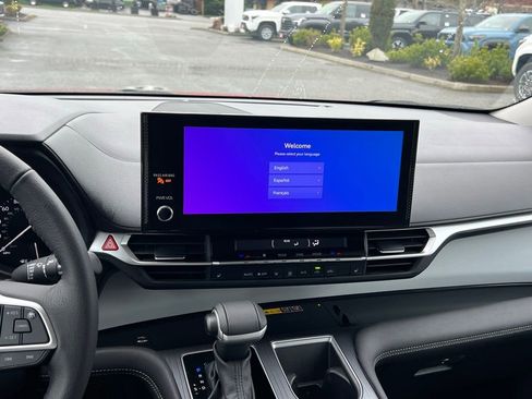 Used 2025 Toyota Sienna XLE w/ XLE Plus Package image 20