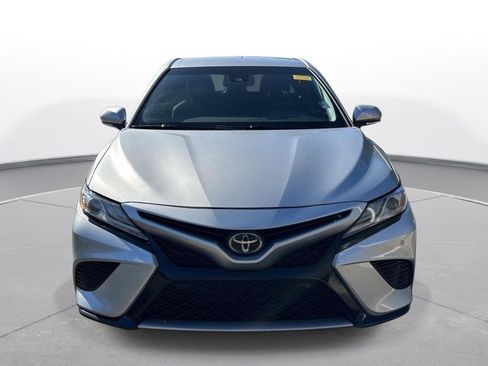 Used 2018 Toyota Camry XSE image 3