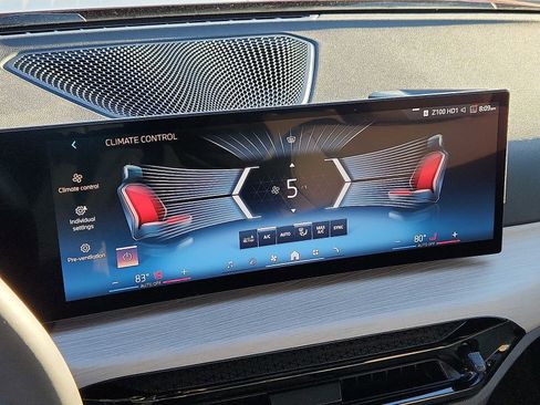 Certified 2025 BMW 230i xDrive Coupe w/ Convenience Package image 15