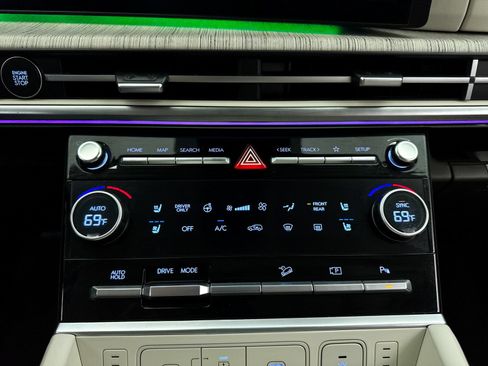 Used 2025 Hyundai Santa Fe Calligraphy FWD image 25