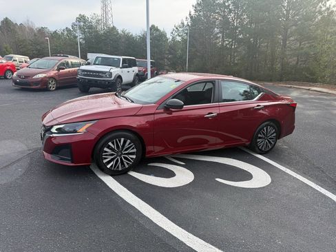 Used 2024 Nissan Altima 2.5 SV image 12