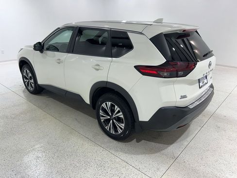 Used 2023 Nissan Rogue SV FWD image 3