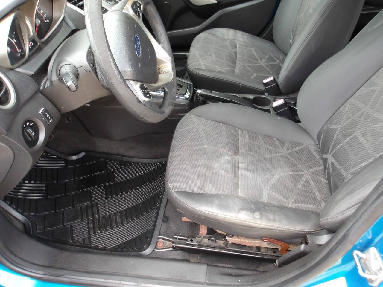 Used 2013 Ford Fiesta SE FWD image 5