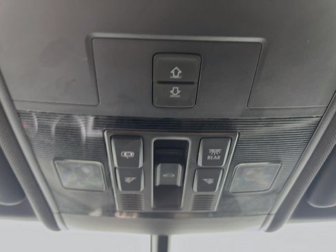 Used 2021 Volkswagen Atlas Cross Sport SE FWD image 21