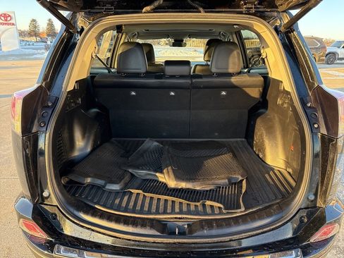 Used 2017 Toyota RAV4 Limited image 18