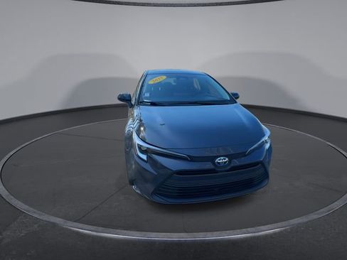 Used 2025 Toyota Corolla LE image 3