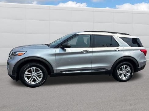 Used 2020 Ford Explorer XLT w/ Comfort Package AWD/4WD image 2