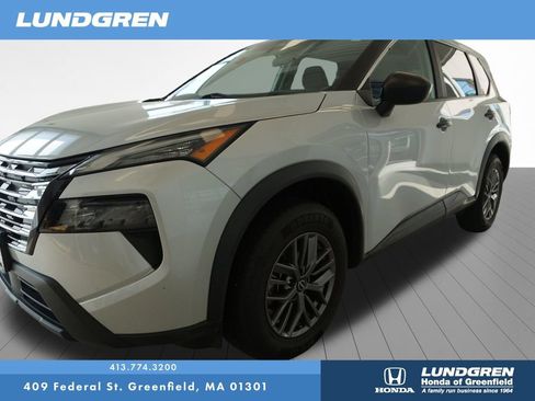 Used 2024 Nissan Rogue S AWD/4WD image 3