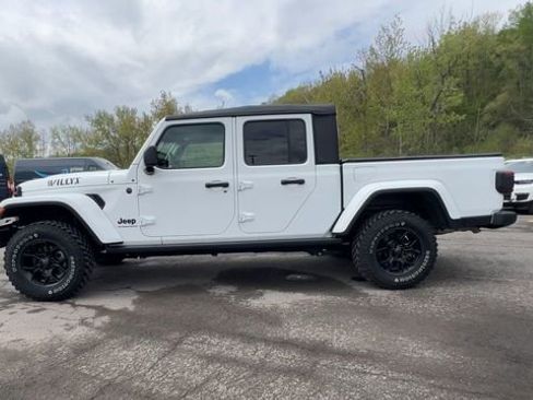 Used 2025 Jeep Gladiator Sport AWD/4WD image 5