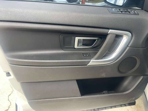 Used 2019 Land Rover Discovery Sport SE image 12