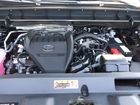 Used 2024 Toyota Highlander XSE image 18