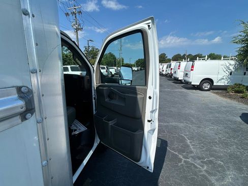 Used 2021 GMC Savana 3500 Extended w/ Power Convenience Package RWD image 20