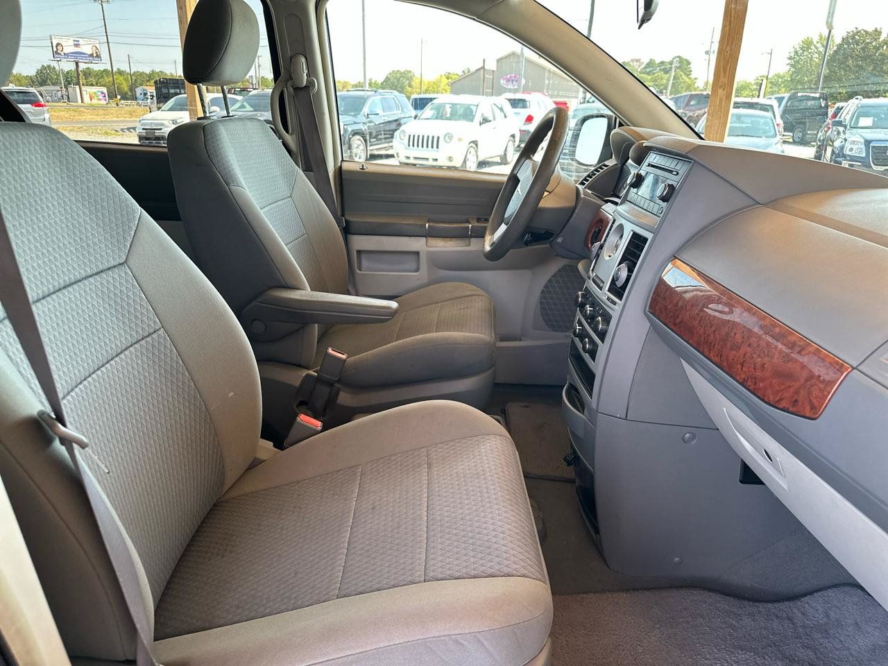 Used 2009 Chrysler Town & Country LX w/ PWR Convenience Group FWD image 40