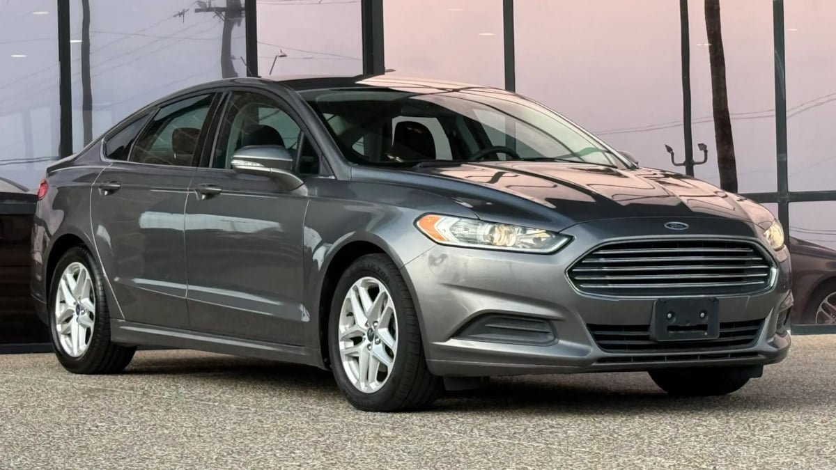 Used 2014 Ford Fusion SE FWD image 17