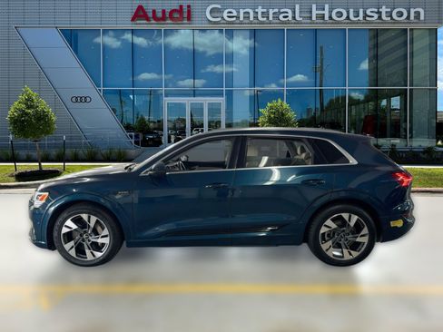 Used 2022 Audi e-tron Premium Plus w/ Premium Plus Package image 2