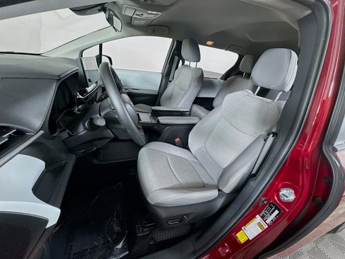 Certified 2025 Toyota Sienna LE AWD/4WD image 12