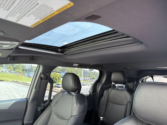 Used 2023 Toyota Sienna XSE AWD/4WD image 32