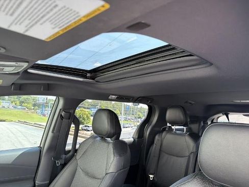 Used 2023 Toyota Sienna XSE AWD/4WD image 32