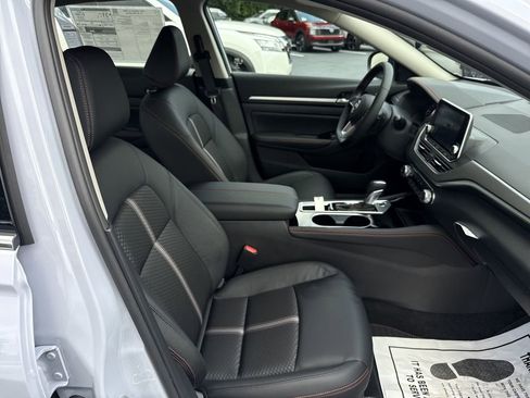 New 2025 Nissan Altima 2.5 SR image 17