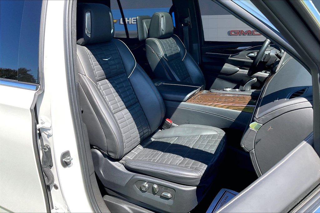 Used 2021 Cadillac Escalade Premium Luxury Platinum AWD/4WD image 34