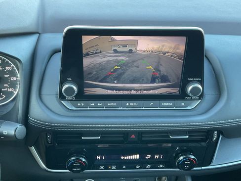 Used 2023 Nissan Rogue SV image 14