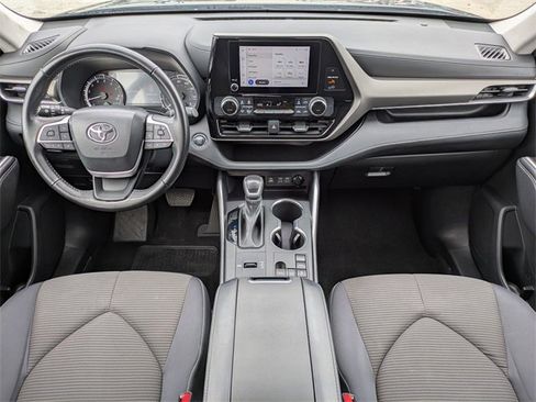 Used 2023 Toyota Highlander LE image 15