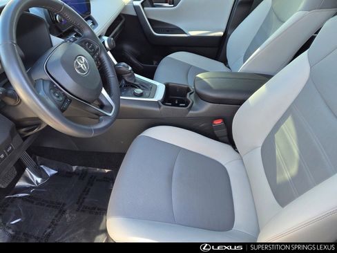 Used 2023 Toyota RAV4 Limited image 12