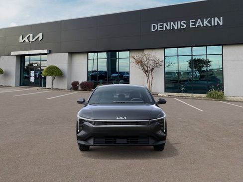 New 2025 Kia K4 LXS image 2