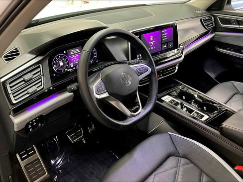 Used 2025 Volkswagen Atlas Peak Edition SE image 17