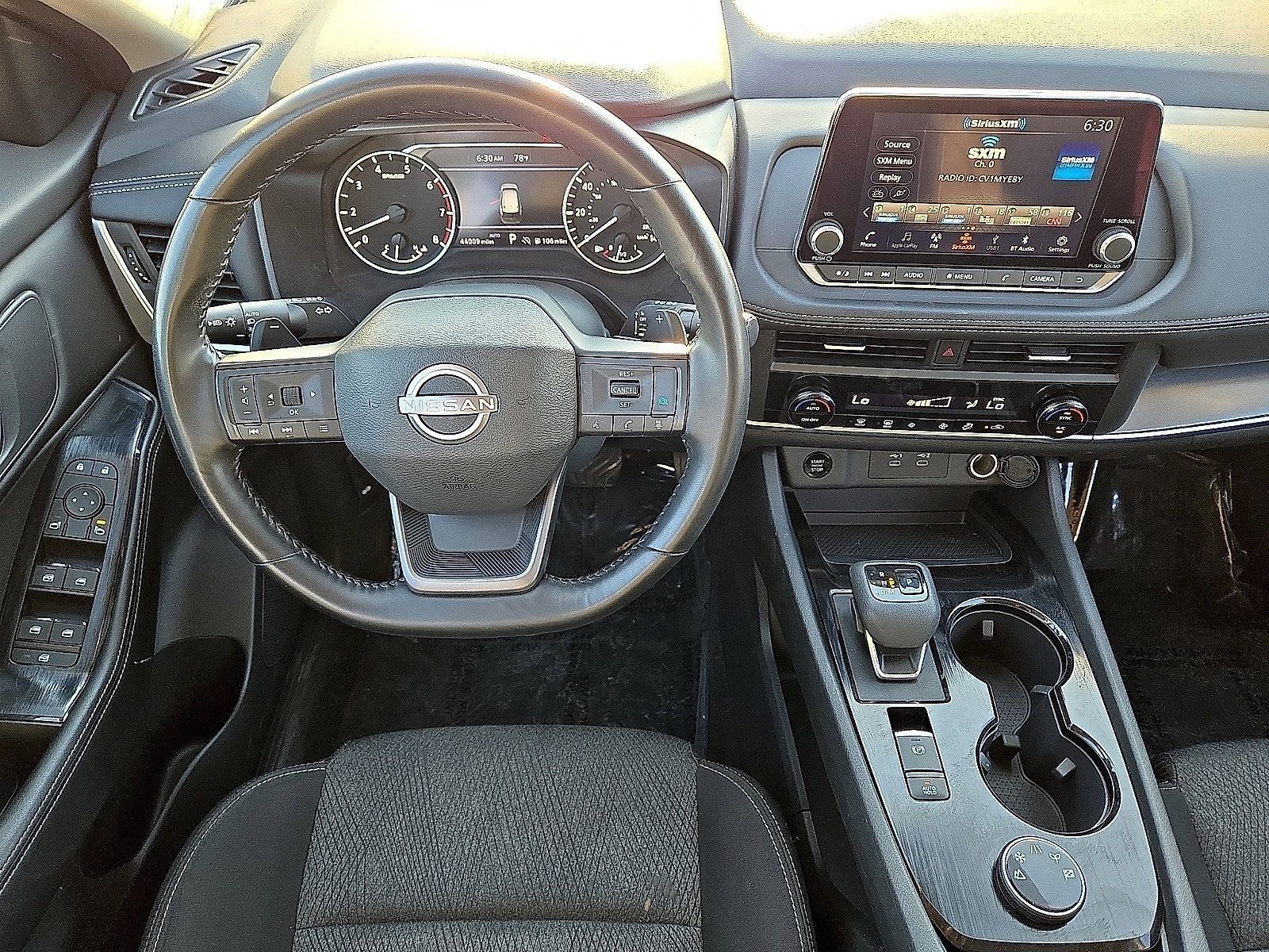 Used 2025 Nissan Rogue SV AWD/4WD image 16