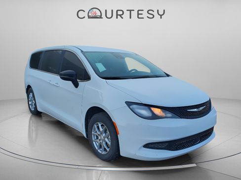 New 2026 Chrysler Voyager LX image 4