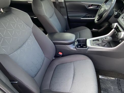 Used 2025 Toyota RAV4 XLE FWD image 10